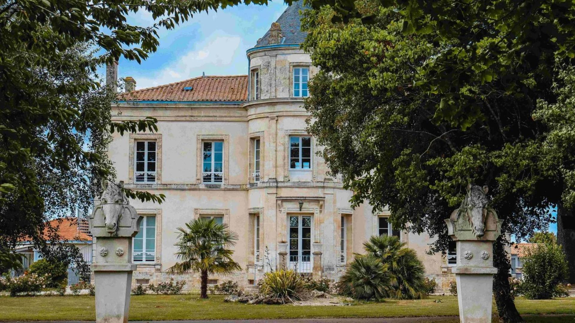 Gite L'Oree Des Buis, Piscine Privatisable Vouillé Екстериор снимка